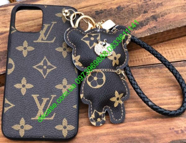 Чехлы LOUIS VUITTON с брелком Мишка Bear луивитон Iphone 11 Pro XS Max XR X/Xs  